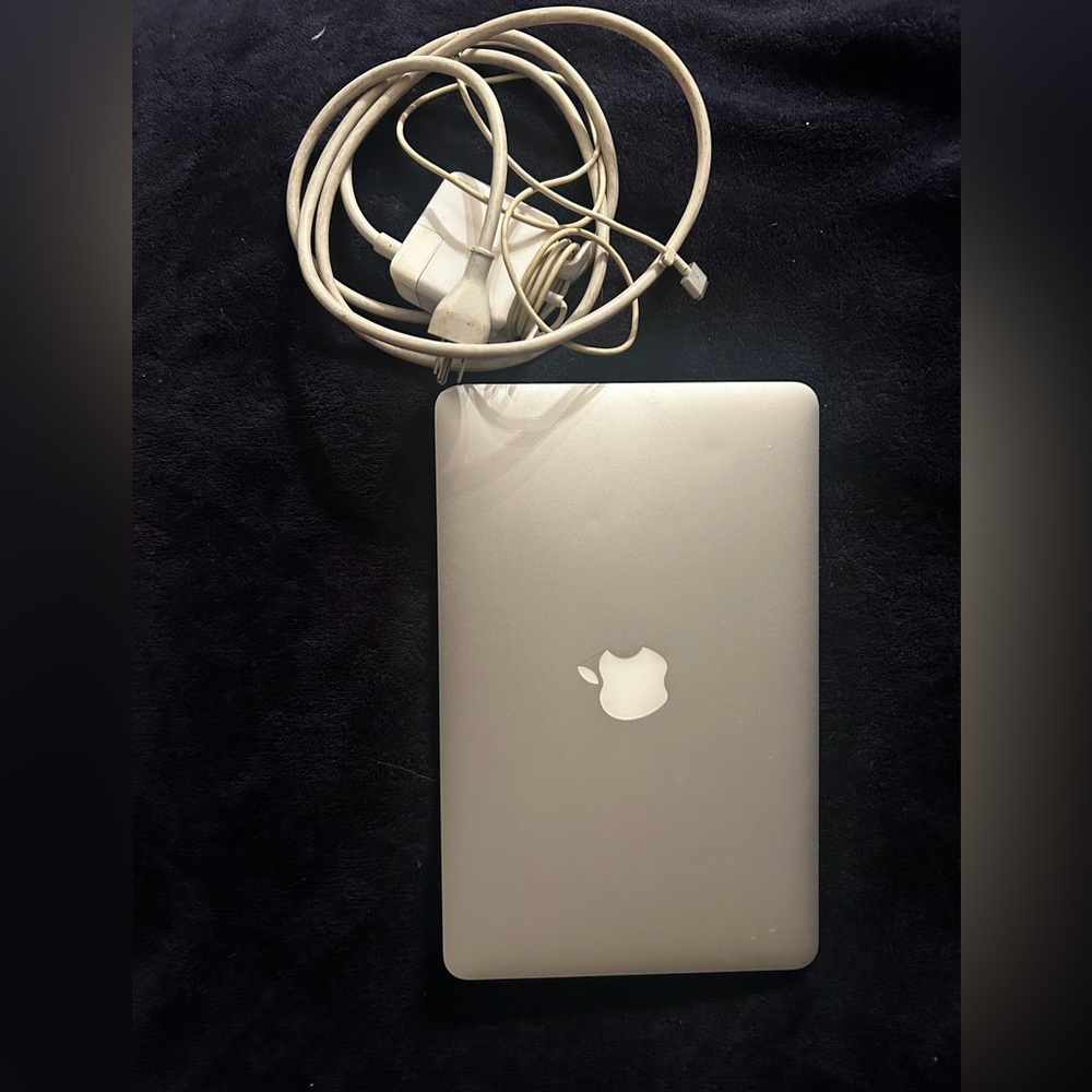 Apple MacBook USED